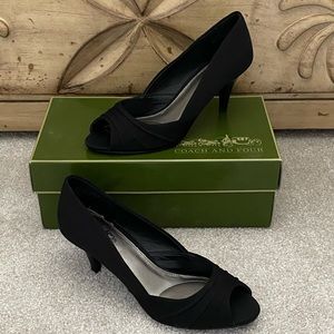 Coach and Four Pristine Laila Heels